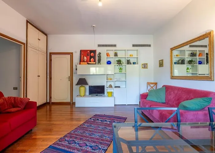 Plaza Cheery Suite